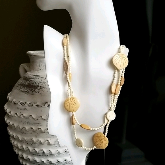 Vintage 1960s Wood Bead Tropical Necklace - Picture 5 of 11